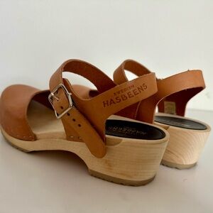 Swedish Hasbeens Wood Clog Tan Covered Low Sandals NEVER WORN